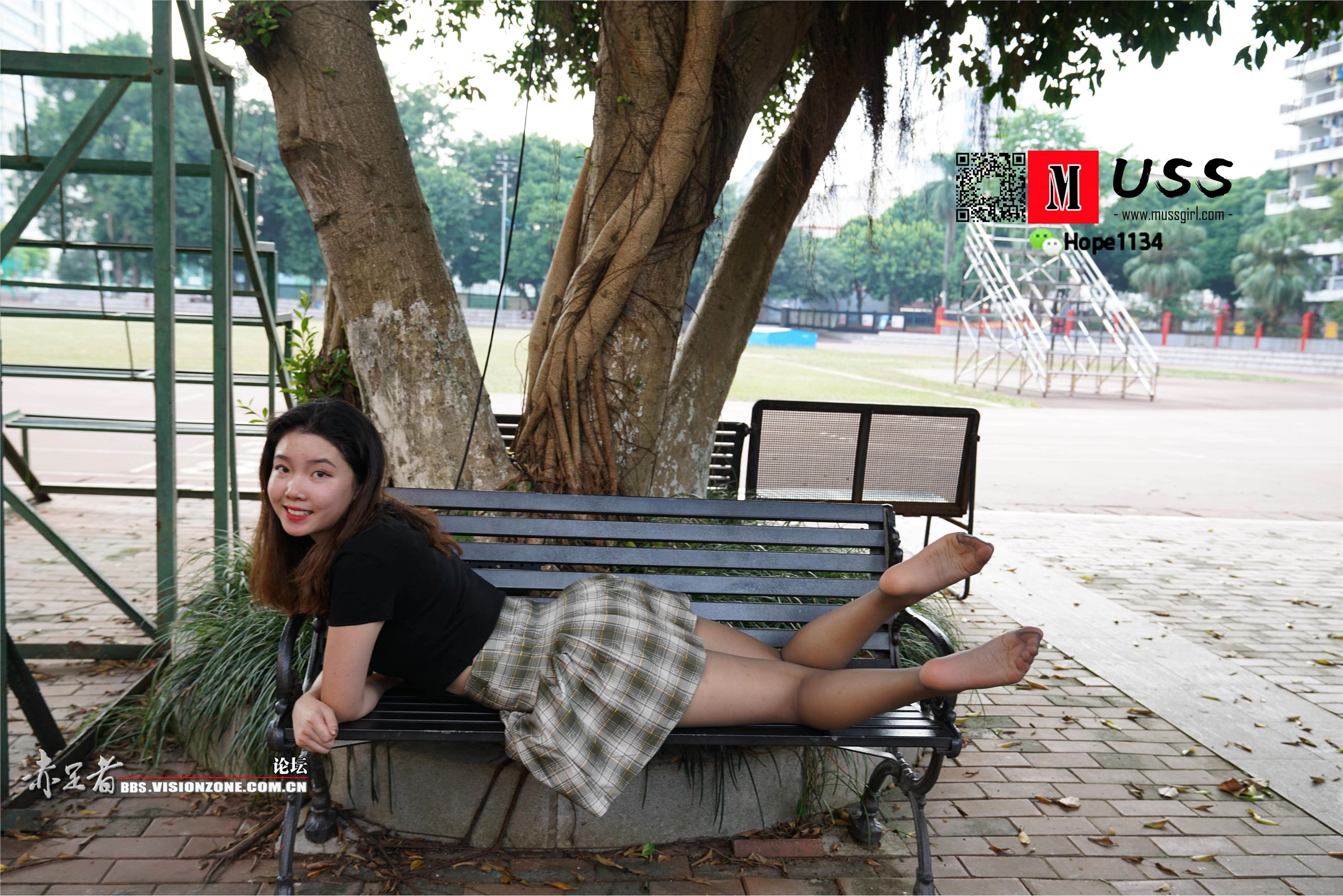 MussGirl慕丝女郎  NO.072 蒙古族舞蹈美少女嫩足灰丝公园写真